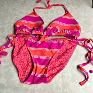 No tags 🏷️ guessing size Medium …. Reversible Pink/Purple Circles or stripes